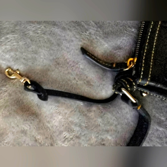 Dooney & Bourke Vintage Black Croc Textured Leather Mini Bag W Gold Hardware - Picture 6 of 10